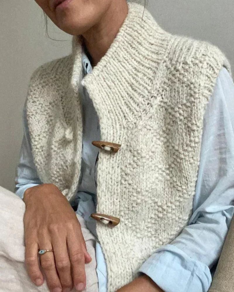 IVY - Classic Sleeveless Cardigan