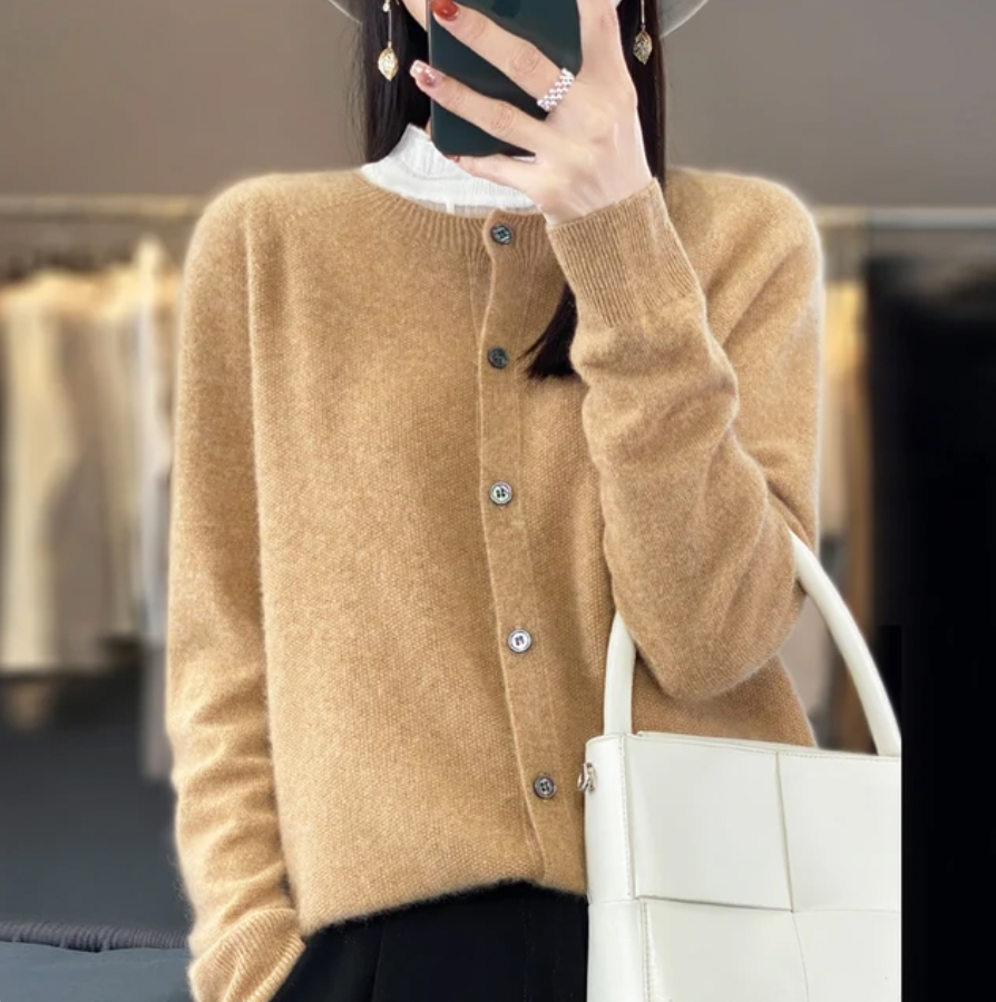 ELEANOR - Soft Button-Up Cardigan