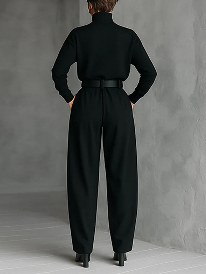 Fleur | Set with a Turtleneck Sweater and Straight-Leg Pants